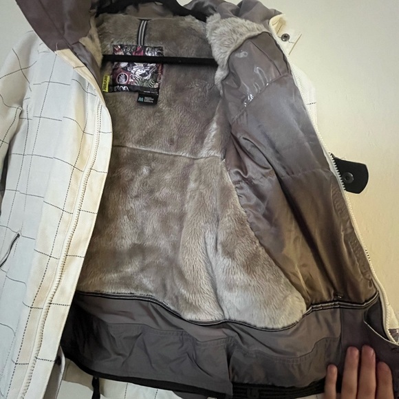 White windowpane Burton snowboarding jacket - Picture 5 of 8